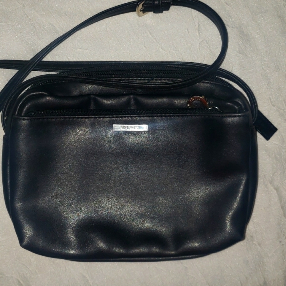 NINE WEST BLACK FAUX LEATHER ADJUSTABLE STRAP PURSE SOULDER